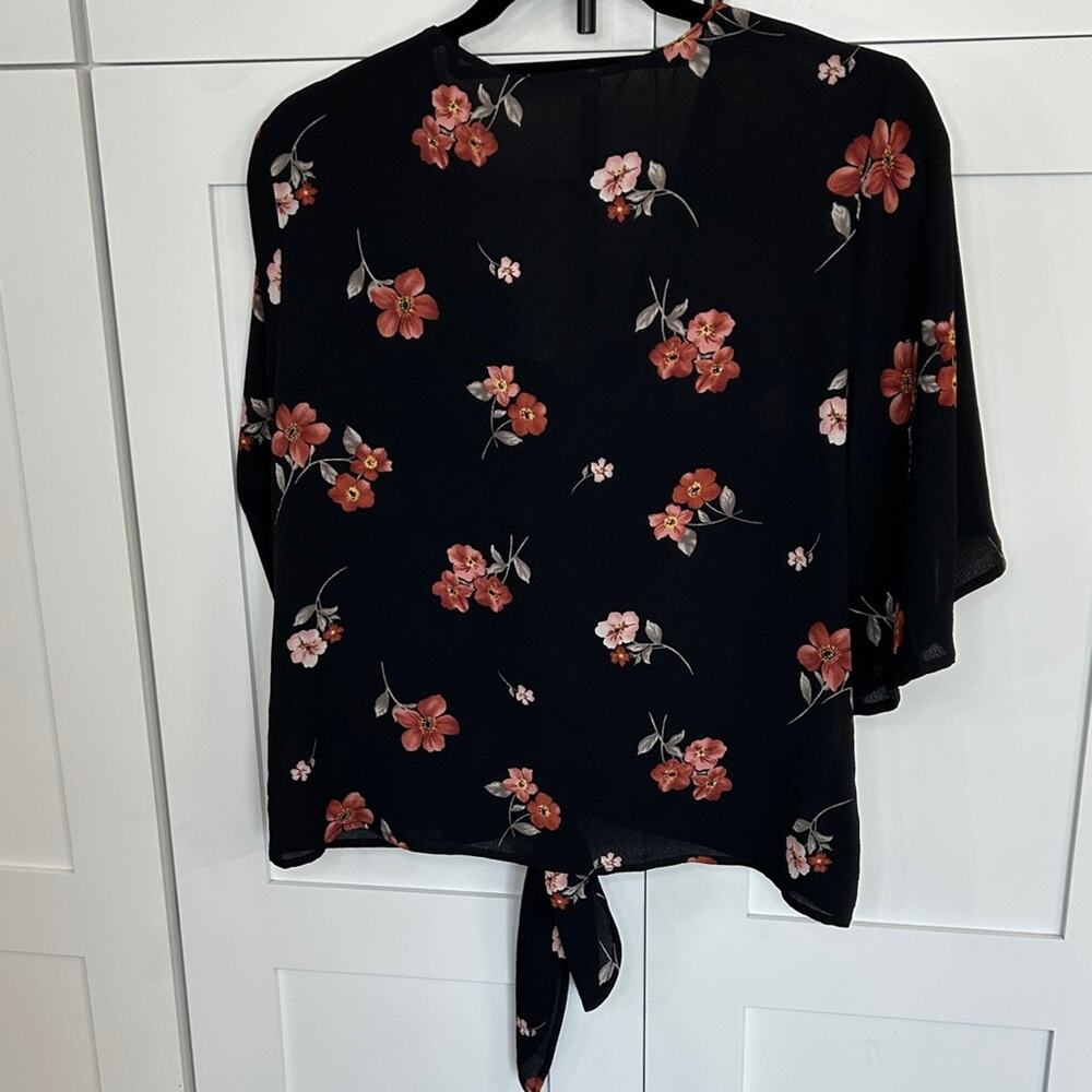 Lush Krisantha Floral Tie Front Blouse Black - S - NWT - Picture 4 of 5
